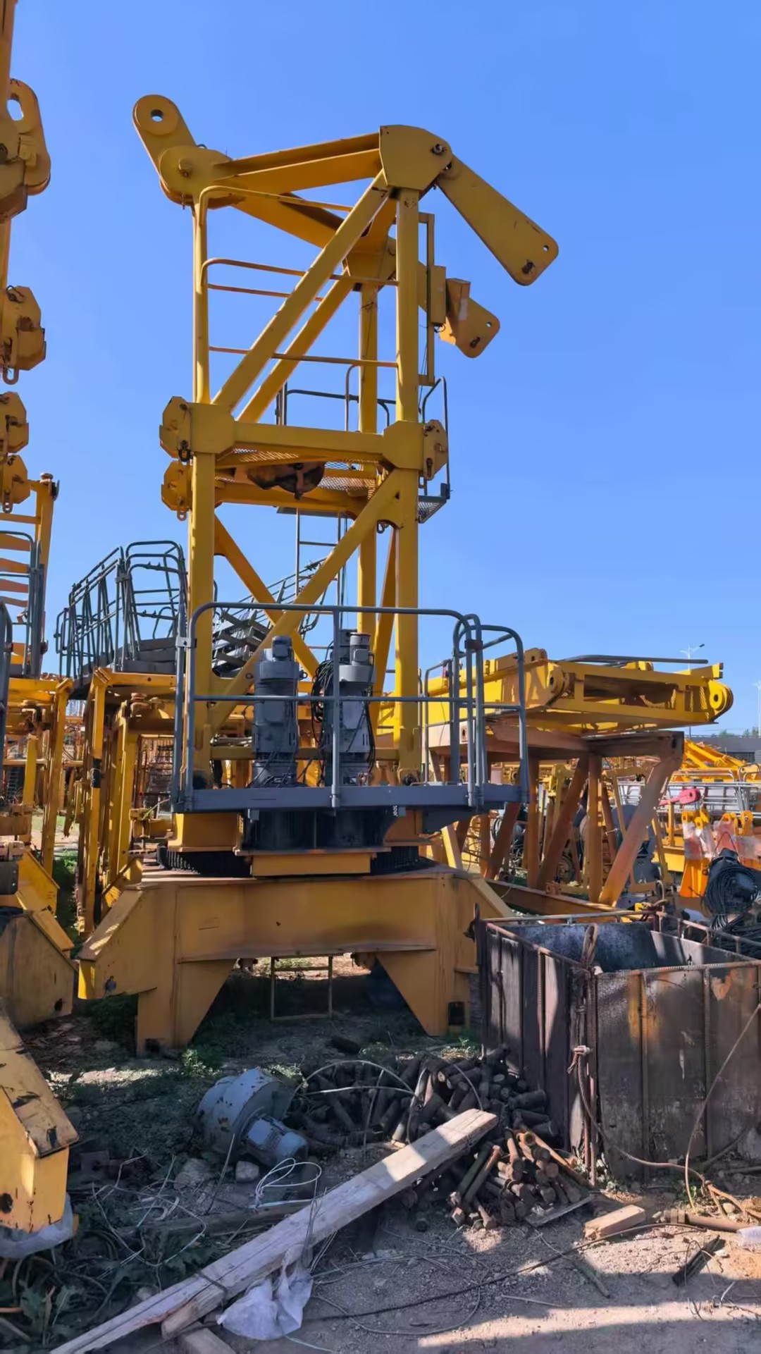 2017 Used ZOOMLION 7015-10 Flat-Top Tower Crane 2