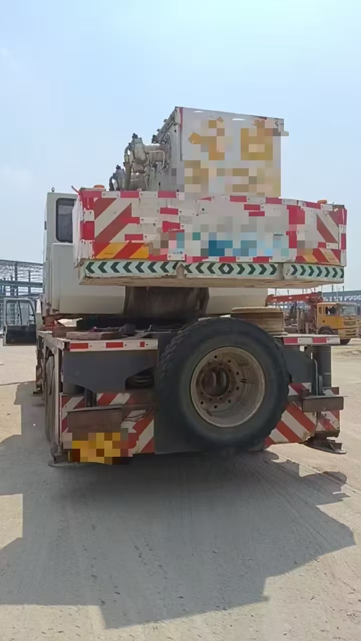 March 2011 Used ZOOMLION 70V Truck Crane
