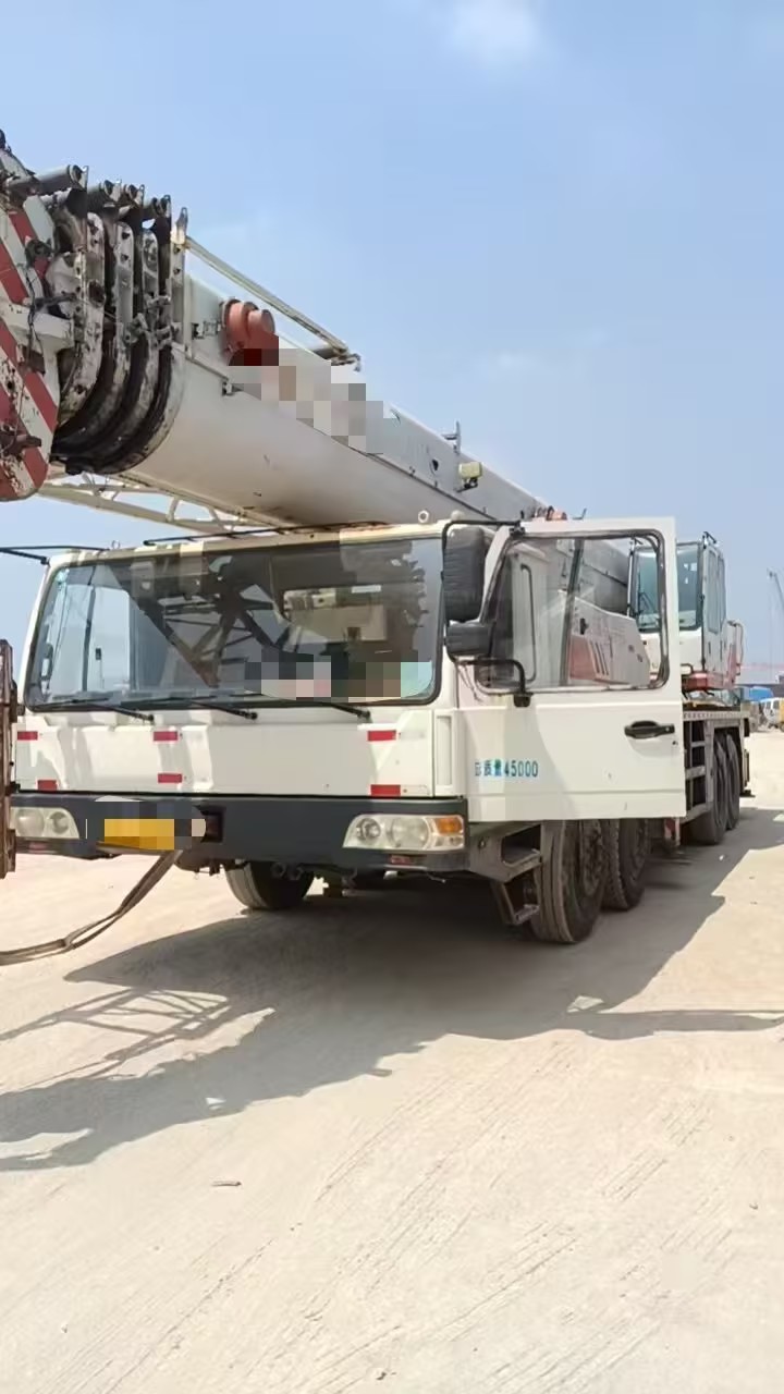 March 2011 Used ZOOMLION 70V Truck Crane 2
