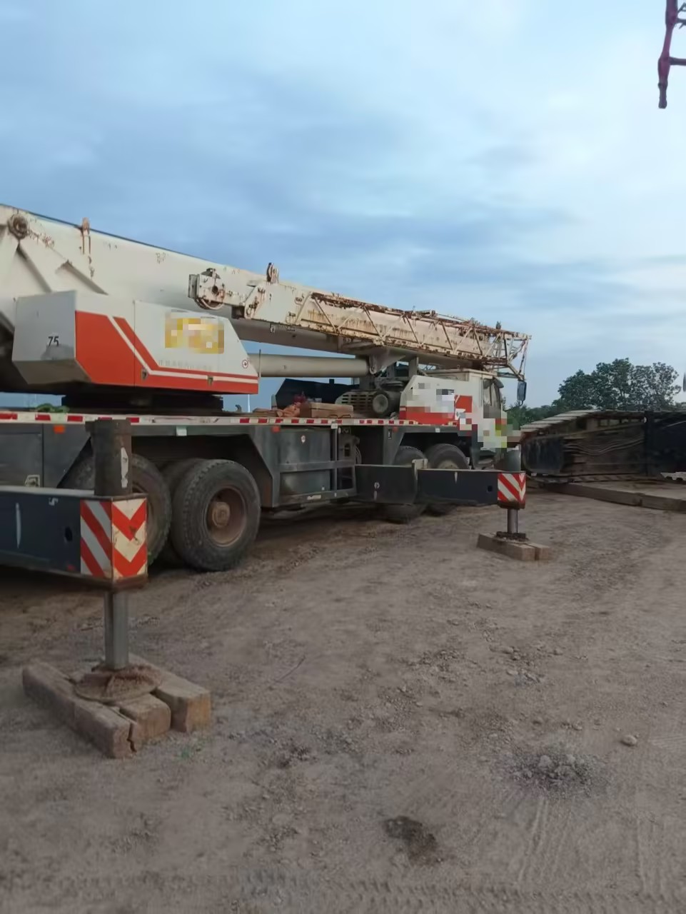 2010 Used ZOOMLION QY70V5 70 Ton Truck Crane 2