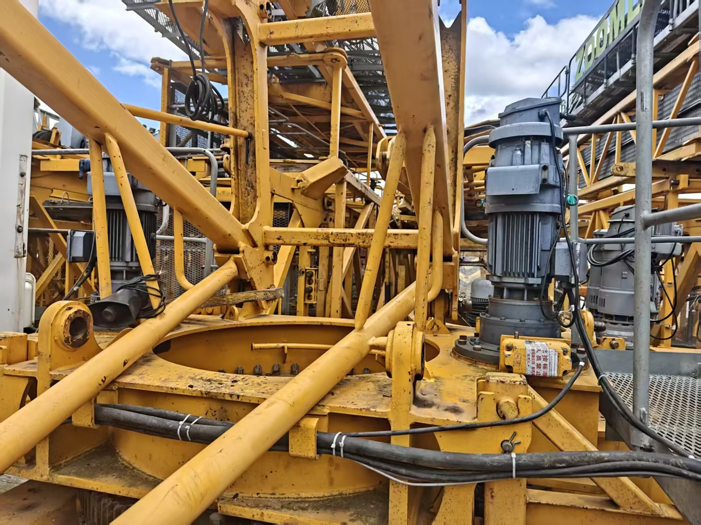 2021 Used ZOOMLION W6013-6F Flat-Top Tower Crane 5